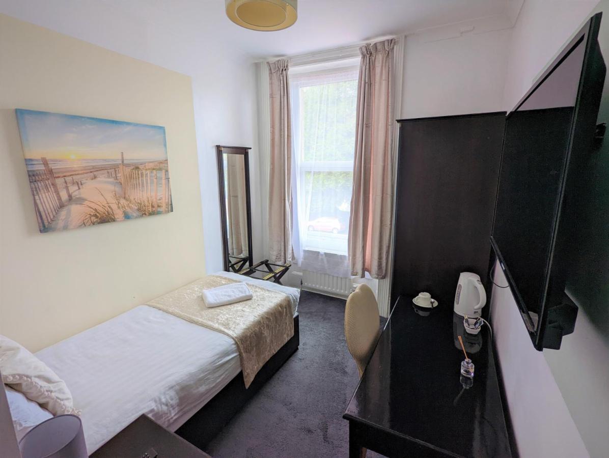 Cecil Court Hotel Борнмът Екстериор снимка