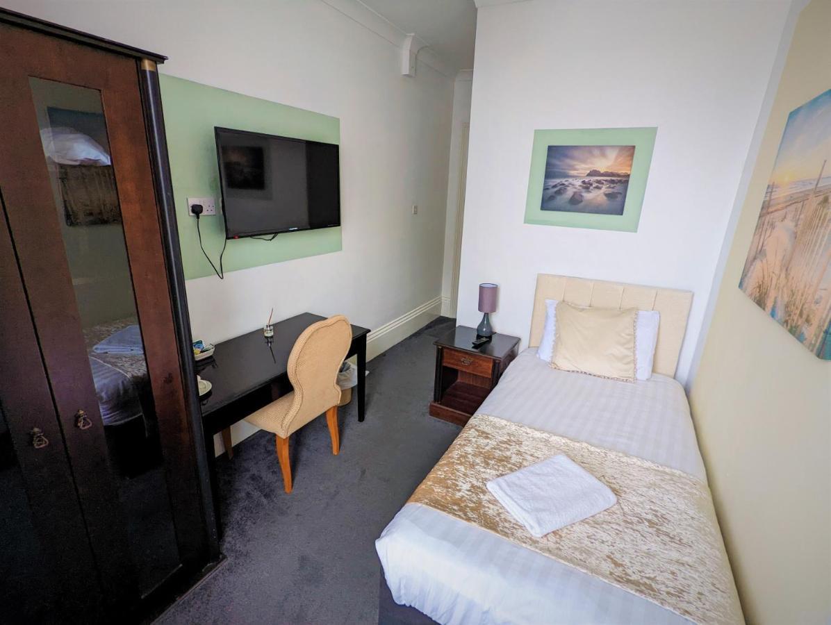 Cecil Court Hotel Борнмът Екстериор снимка