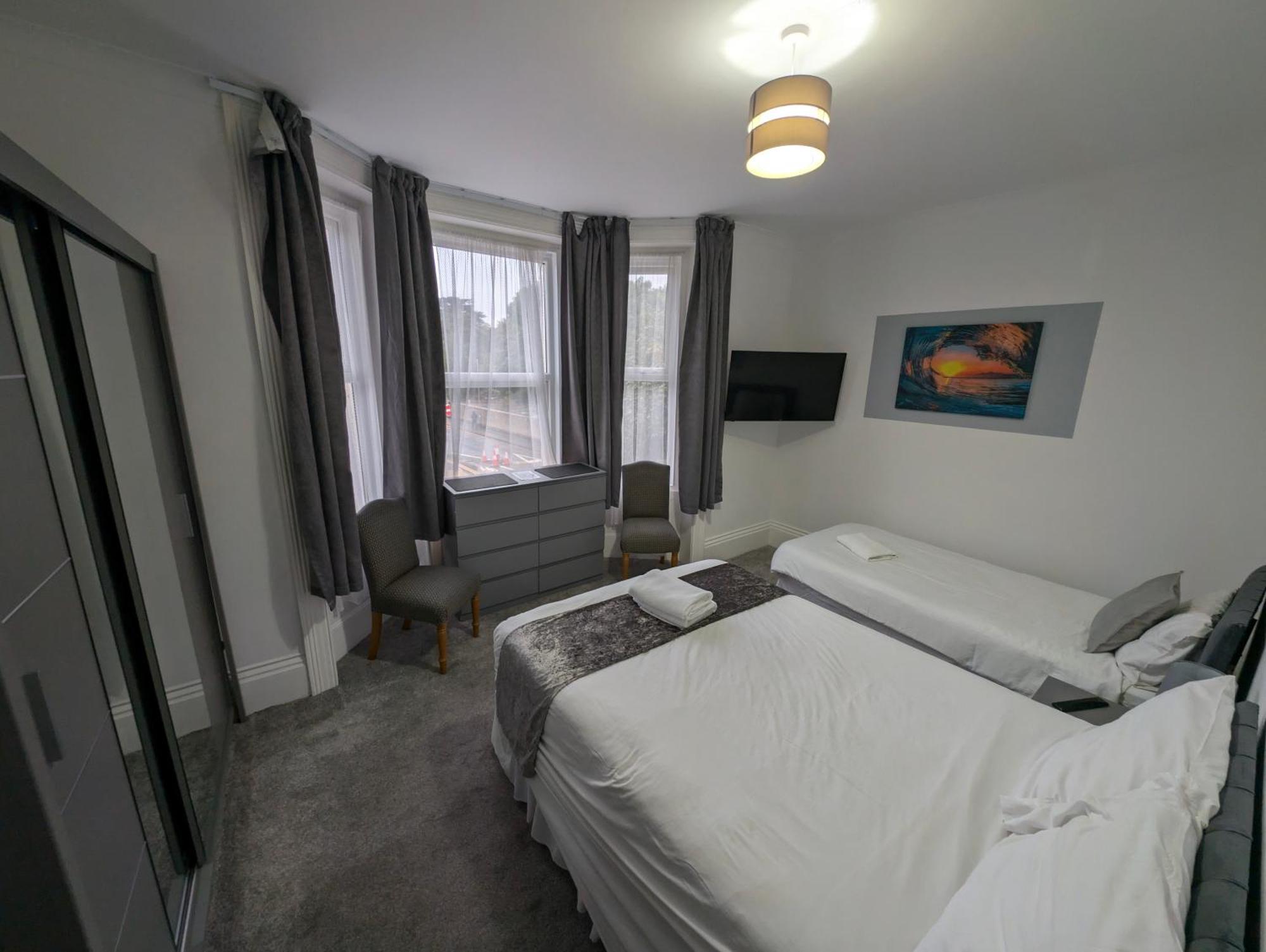 Cecil Court Hotel Борнмът Екстериор снимка
