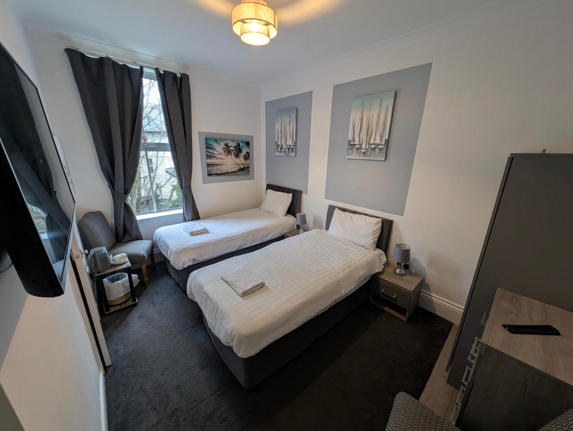 Cecil Court Hotel Борнмът Екстериор снимка