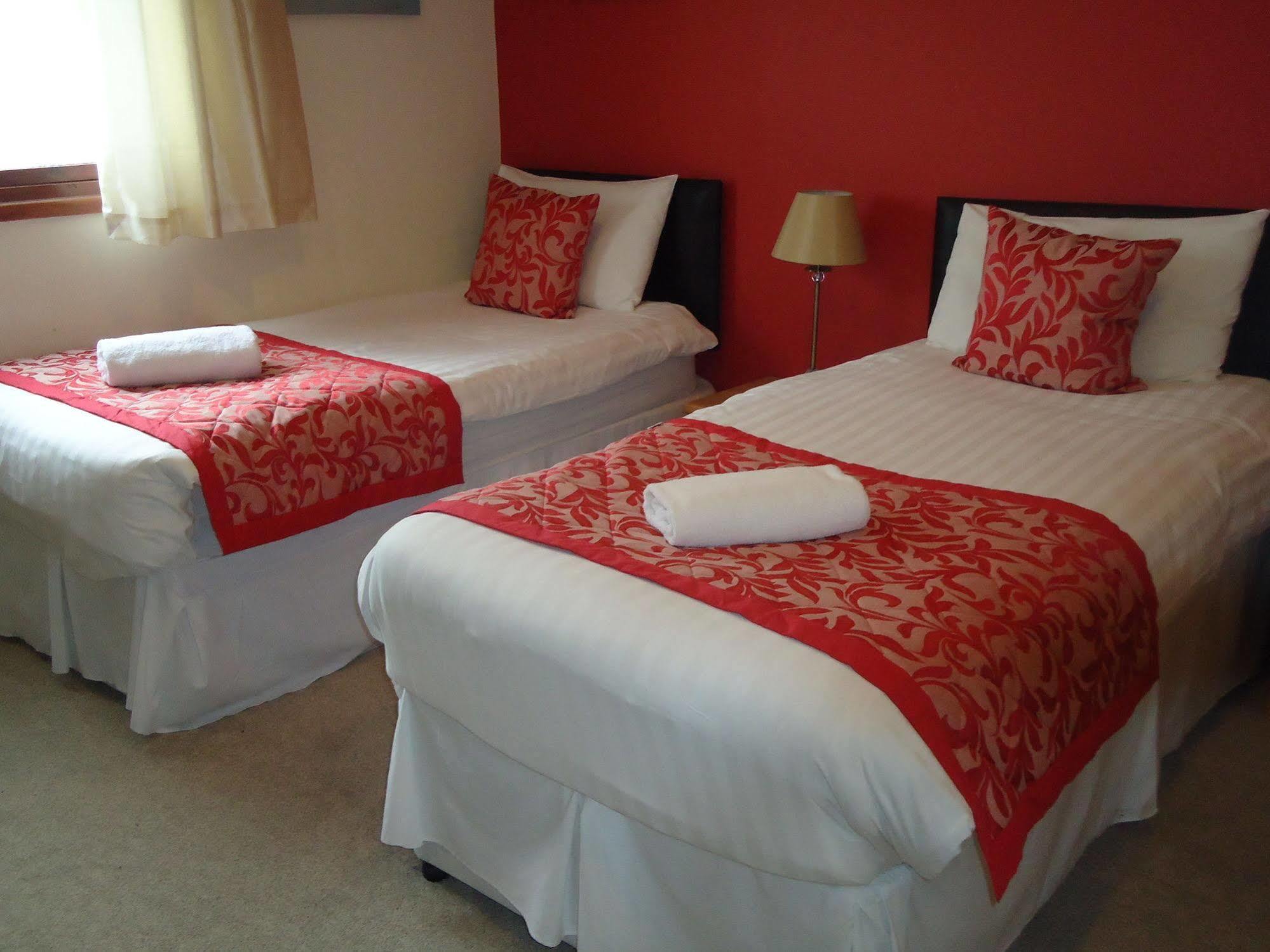 Cecil Court Hotel Борнмът Екстериор снимка
